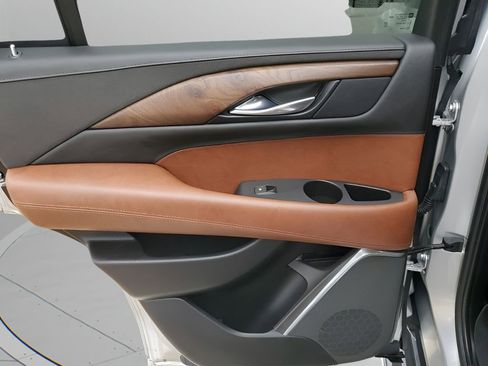 Used 2018 Cadillac Escalade Luxury image 17