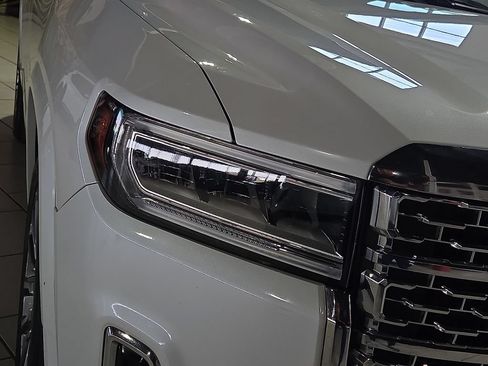 Used 2023 GMC Acadia Denali w/ Denali Technology Package AWD/4WD image 8