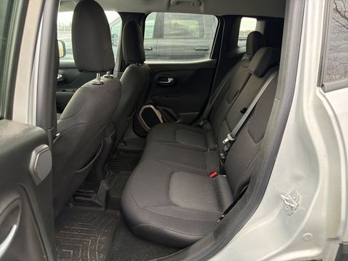Used 2015 Jeep Renegade Latitude w/ Popular Equipment Group image 9