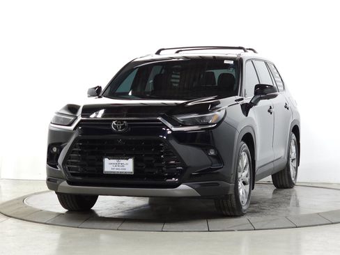 Used 2024 Toyota Grand Highlander Limited image 3