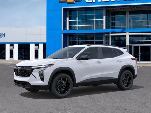 New 2026 Chevrolet Trax LT w/ Driver Confidence Package FWD image 2