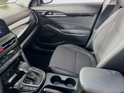 Used 2025 Kia Seltos S image 24