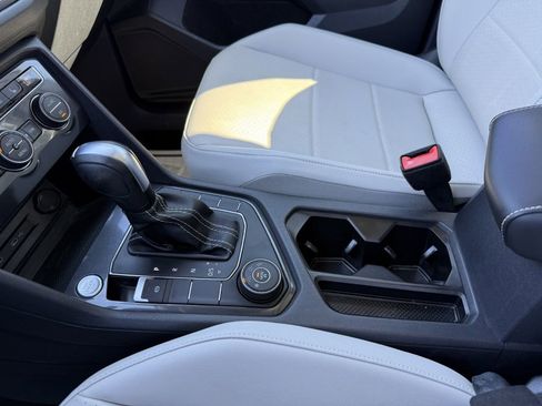 Used 2021 Volkswagen Tiguan SE w/ Panoramic Sunroof Package image 33