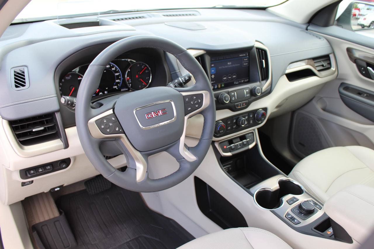 Used 2024 GMC Terrain Denali w/ Denali Premium Package AWD/4WD image 14