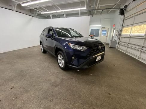 Used 2021 Toyota RAV4 XLE image 8