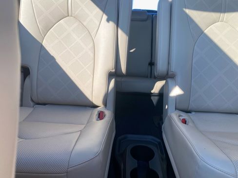 Used 2023 Toyota Highlander Platinum image 15