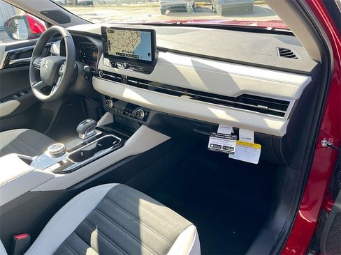 New 2025 Mitsubishi Outlander SE image 29