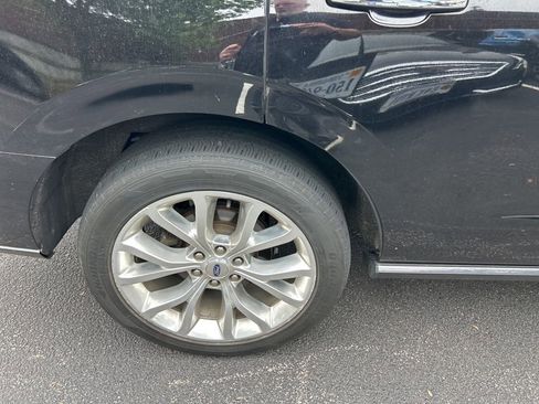 Used 2018 Ford Expedition Limited w/ Equipment Group 302A AWD/4WD image 10