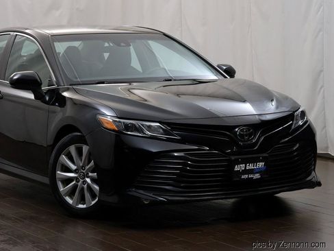 Used 2018 Toyota Camry LE FWD image 2