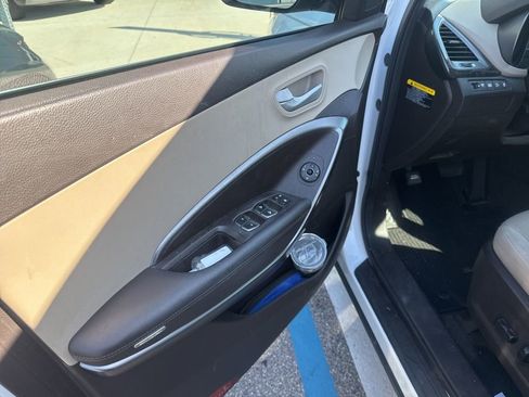 Used 2017 Hyundai Santa Fe Sport image 4