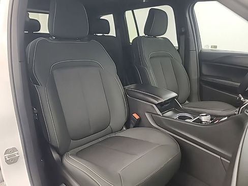 Used 2024 Jeep Grand Cherokee Laredo X image 16