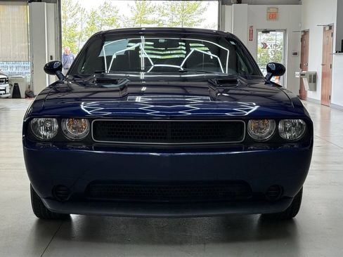 Used 2014 Dodge Challenger SXT RWD image 7