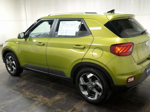 Certified 2022 Hyundai Venue SEL w/ Cargo Package image 7