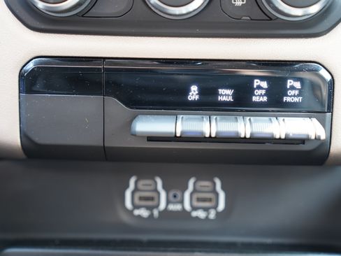 Used 2022 RAM 1500 Laramie AWD/4WD image 28