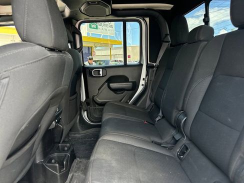 Used 2023 Jeep Gladiator Sport AWD/4WD image 15