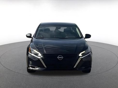 Used 2025 Nissan Altima 2.5 SV image 3