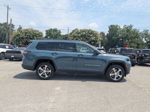 New 2026 Jeep Grand Cherokee L Limited RWD image 2