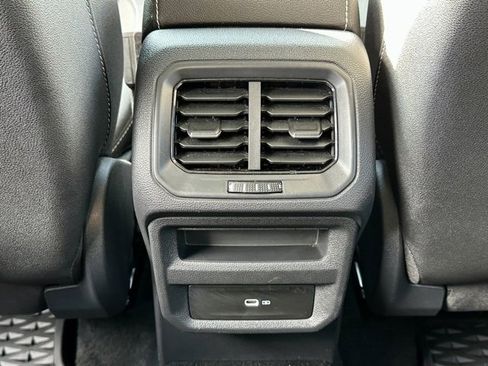 Used 2024 Volkswagen Taos SE image 19