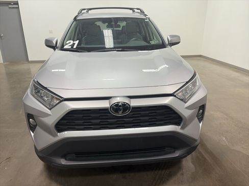 Used 2021 Toyota RAV4 XLE Premium image 38