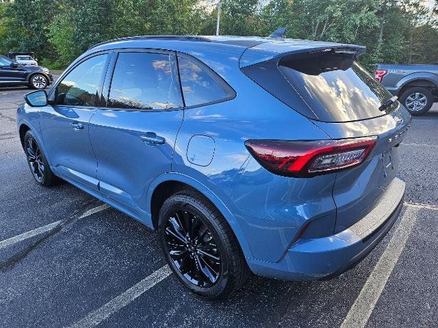 Certified 2023 Ford Escape ST-Line Elite AWD/4WD image 7