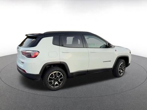 Used 2025 Jeep Compass Trailhawk image 17