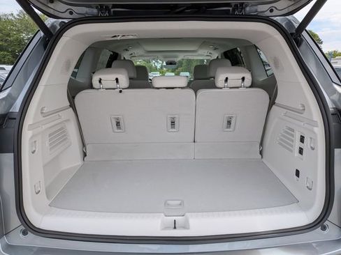 New 2026 Buick Enclave Avenir FWD image 12