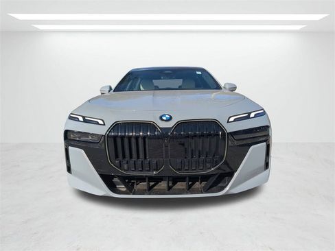 New 2026 BMW 760i xDrive w/ Premium Package image 9