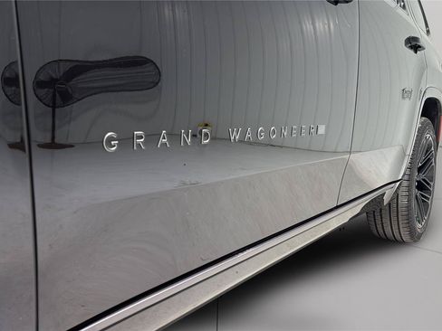 Used 2026 Jeep Grand Wagoneer Limited AWD/4WD image 31