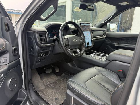 Used 2023 Ford Expedition Platinum AWD/4WD image 9