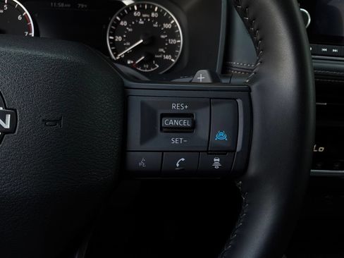 Used 2025 Nissan Rogue SV FWD image 34
