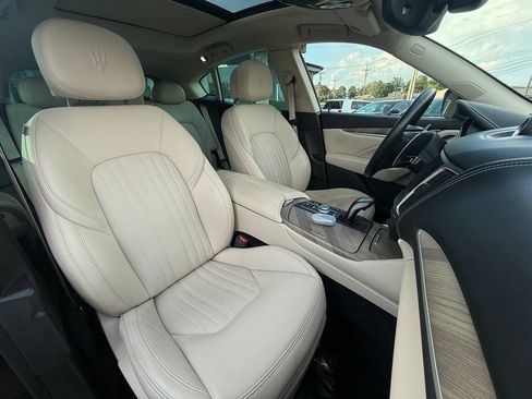 Used 2019 Maserati Levante S GranLusso AWD/4WD image 18