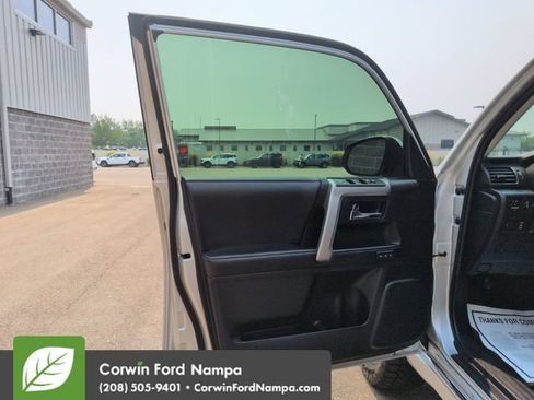 Used 2018 Toyota 4Runner Limited AWD/4WD image 10