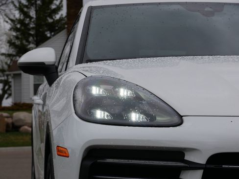 Used 2021 Porsche Cayenne E-Hybrid image 17