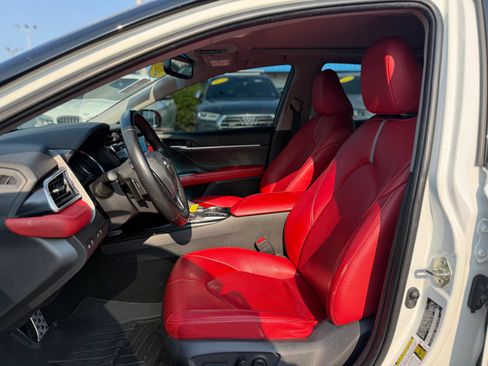 Used 2018 Toyota Camry XSE FWD image 14