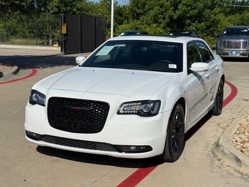 Used 2023 Chrysler 300 S RWD image 1