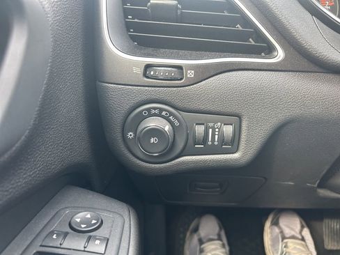 Used 2020 Jeep Cherokee Trailhawk w/ Cold Weather Group AWD/4WD image 11