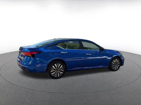 Used 2025 Nissan Altima 2.5 SV image 15