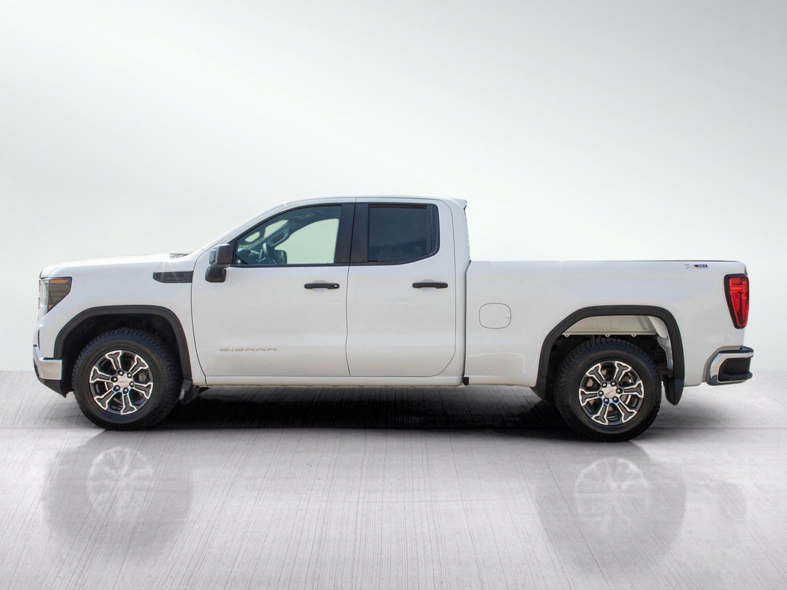Used 2023 GMC Sierra 1500 Pro w/ Pro Value Package AWD/4WD image 2