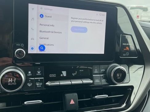 Used 2023 Toyota Highlander LE image 39