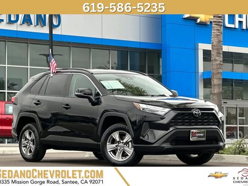 Used 2025 Toyota RAV4 XLE FWD image 1