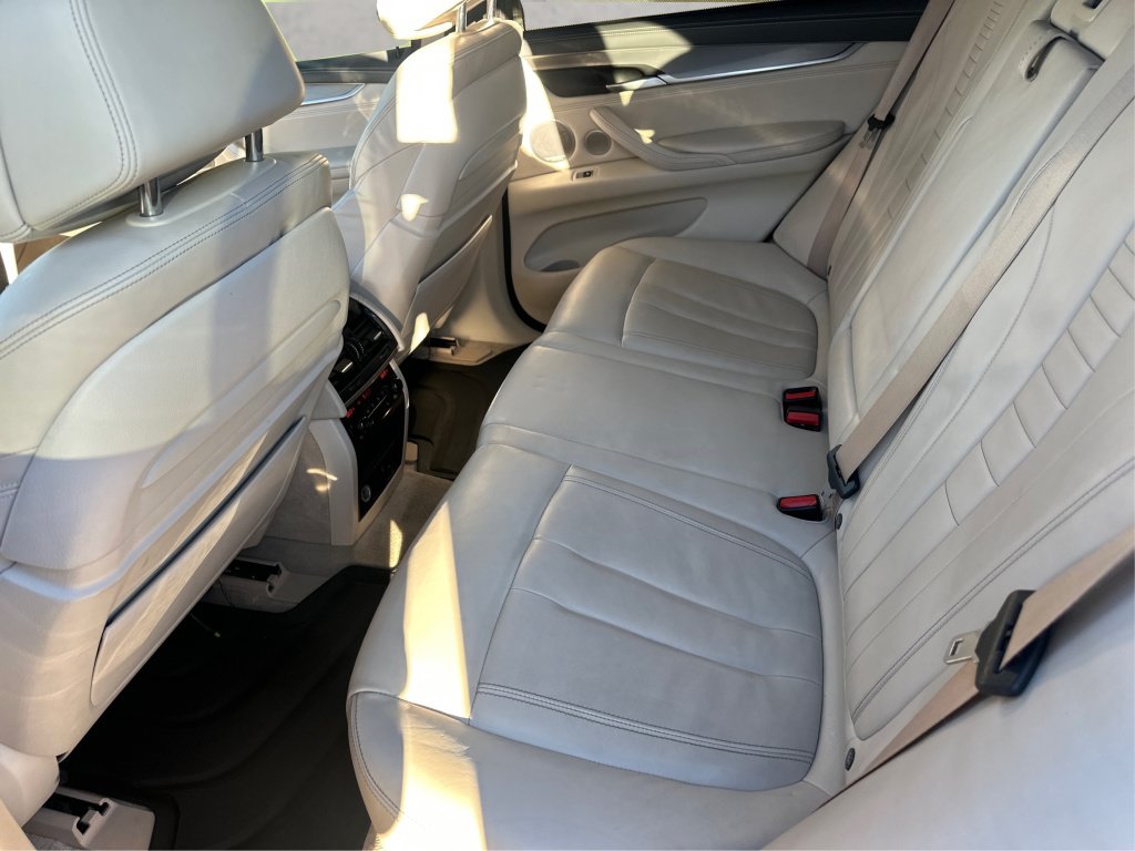 Used 2016 BMW X5 xDrive50i w/ Dynamic Handling Package AWD/4WD image 12