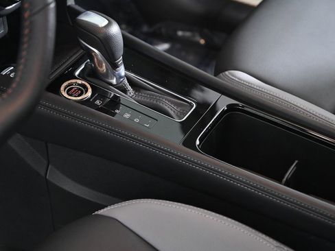 Used 2021 Nissan Kicks SR w/ SR Premium Package image 20