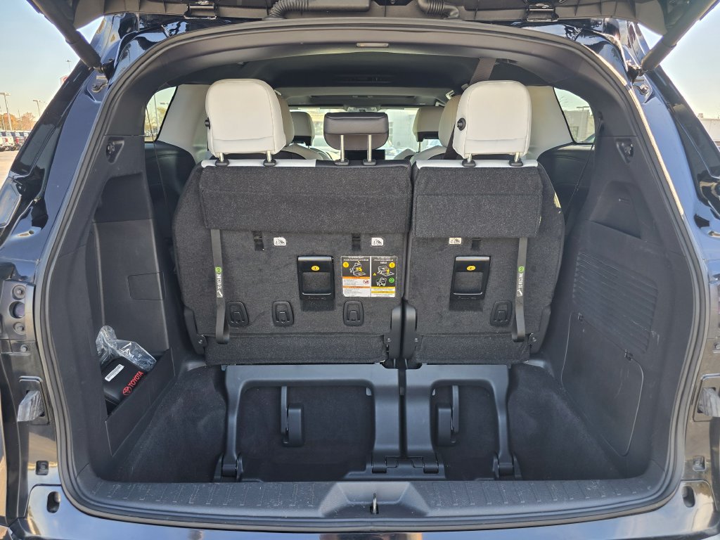 Used 2025 Toyota Sienna XSE AWD/4WD image 20