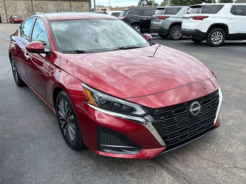 Used 2023 Nissan Altima 2.5 SV FWD image 1