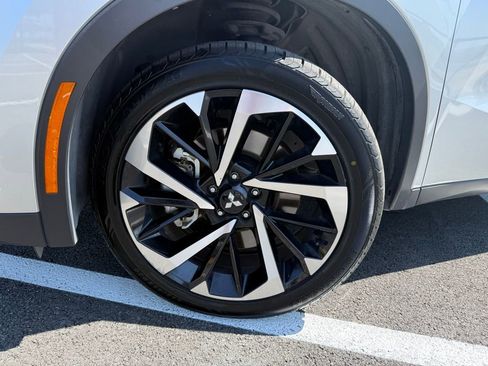 Used 2024 Mitsubishi Outlander SE image 9