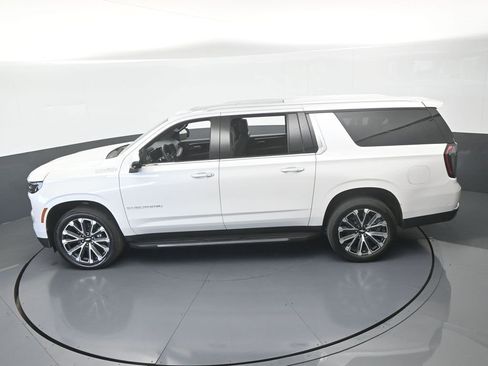 Used 2025 Chevrolet Suburban High Country w/ Sun And Tow Package RWD image 58