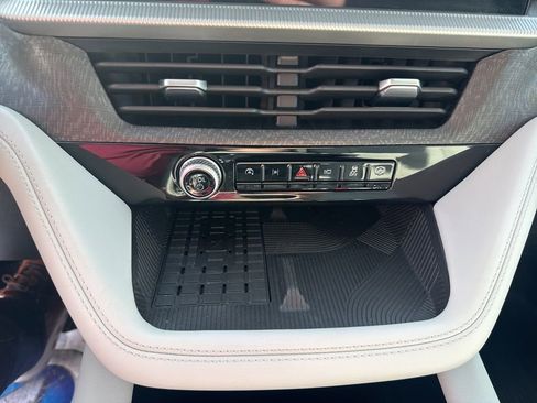 Used 2025 Ford Explorer Platinum w/ Ultimate Package image 17