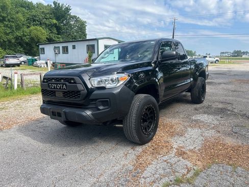 Used 2021 Toyota Tacoma SR AWD/4WD image 3