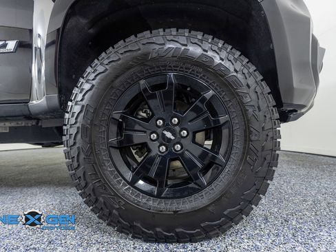 Used 2022 Chevrolet Colorado Z71 w/ Z71 Midnight Edition AWD/4WD image 46