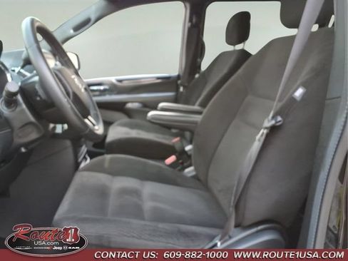 Used 2016 Dodge Grand Caravan SE FWD image 24
